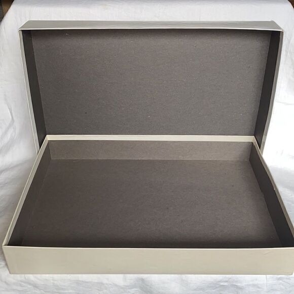 VINTAGE MARSHALL FIELDS Gift Box - Picture 4 of 4